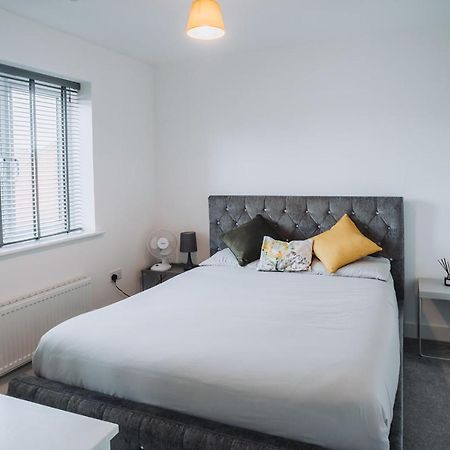 شقة Deluxe 2 Bed Flat In Patchway Near Aztec West And Cribbs Causeway بريستول المظهر الخارجي الصورة