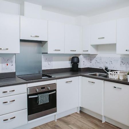 شقة Deluxe 2 Bed Flat In Patchway Near Aztec West And Cribbs Causeway بريستول المظهر الخارجي الصورة