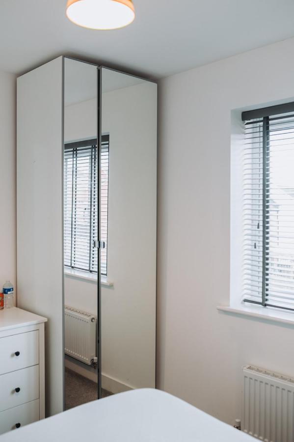 شقة Deluxe 2 Bed Flat In Patchway Near Aztec West And Cribbs Causeway بريستول المظهر الخارجي الصورة