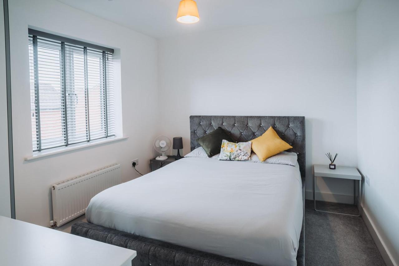 شقة Deluxe 2 Bed Flat In Patchway Near Aztec West And Cribbs Causeway بريستول المظهر الخارجي الصورة
