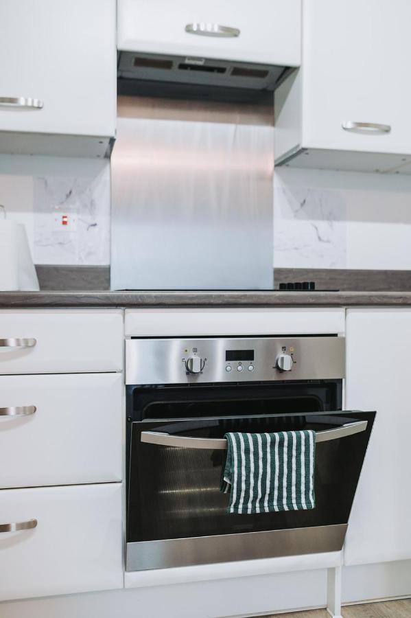 شقة Deluxe 2 Bed Flat In Patchway Near Aztec West And Cribbs Causeway بريستول المظهر الخارجي الصورة