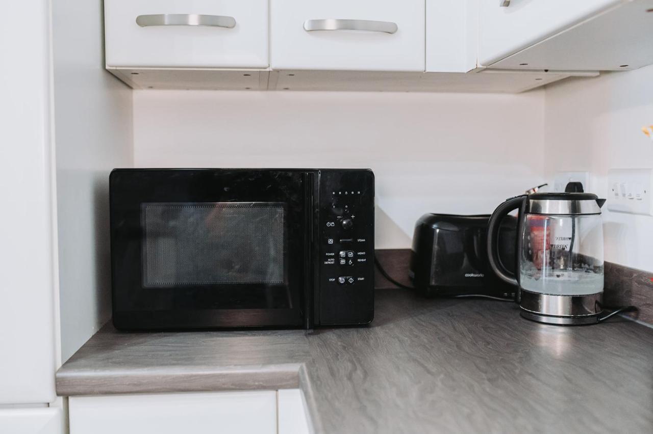 شقة Deluxe 2 Bed Flat In Patchway Near Aztec West And Cribbs Causeway بريستول المظهر الخارجي الصورة