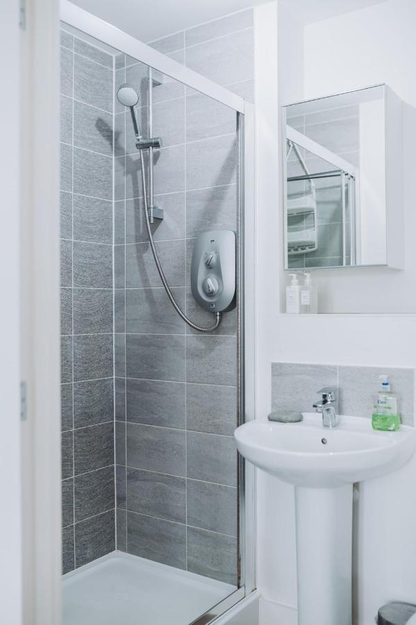 شقة Deluxe 2 Bed Flat In Patchway Near Aztec West And Cribbs Causeway بريستول المظهر الخارجي الصورة