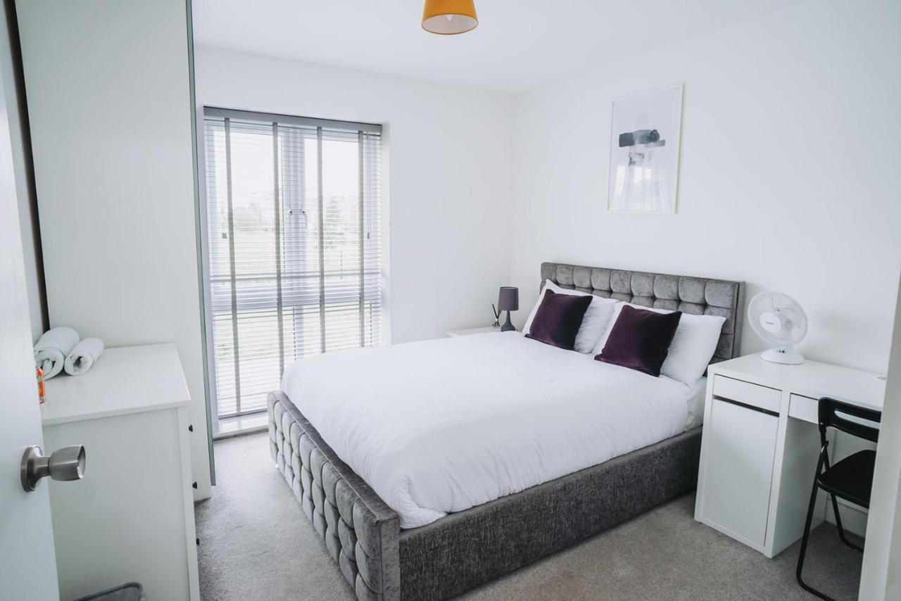 شقة Deluxe 2 Bed Flat In Patchway Near Aztec West And Cribbs Causeway بريستول المظهر الخارجي الصورة