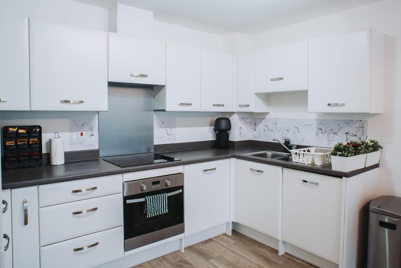شقة Deluxe 2 Bed Flat In Patchway Near Aztec West And Cribbs Causeway بريستول المظهر الخارجي الصورة