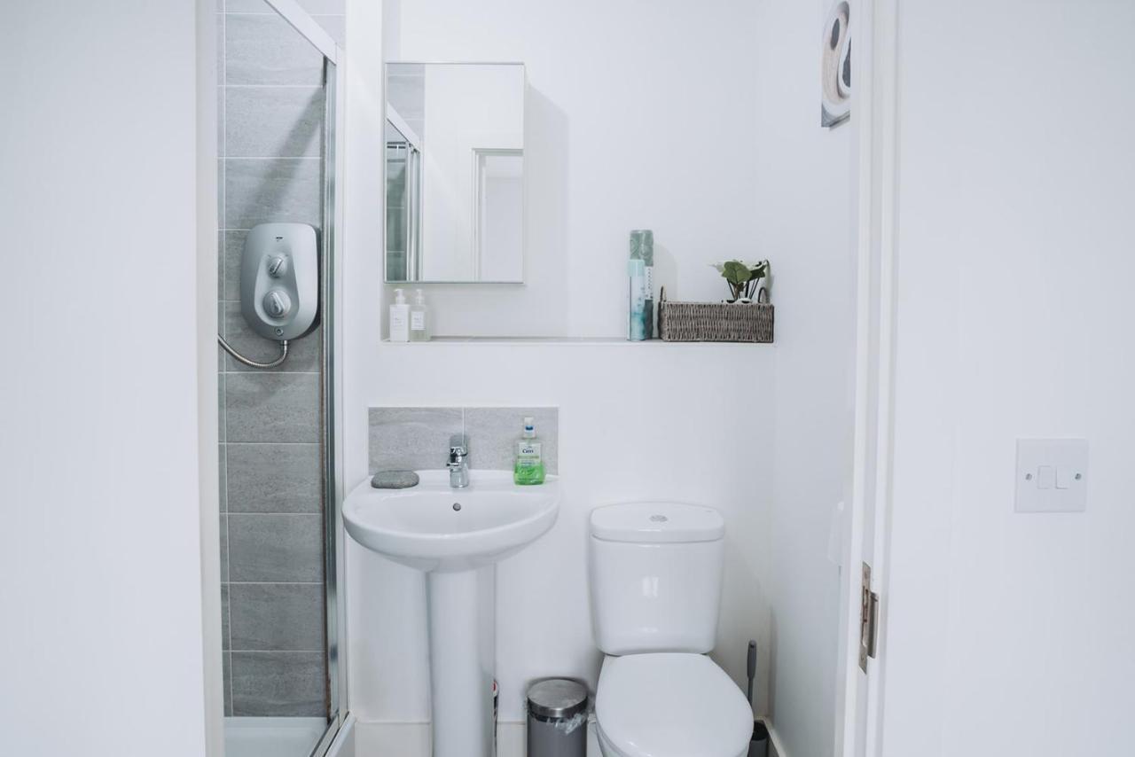 شقة Deluxe 2 Bed Flat In Patchway Near Aztec West And Cribbs Causeway بريستول المظهر الخارجي الصورة