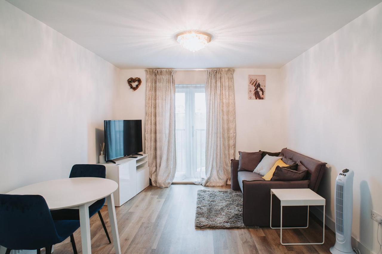 شقة Deluxe 2 Bed Flat In Patchway Near Aztec West And Cribbs Causeway بريستول المظهر الخارجي الصورة
